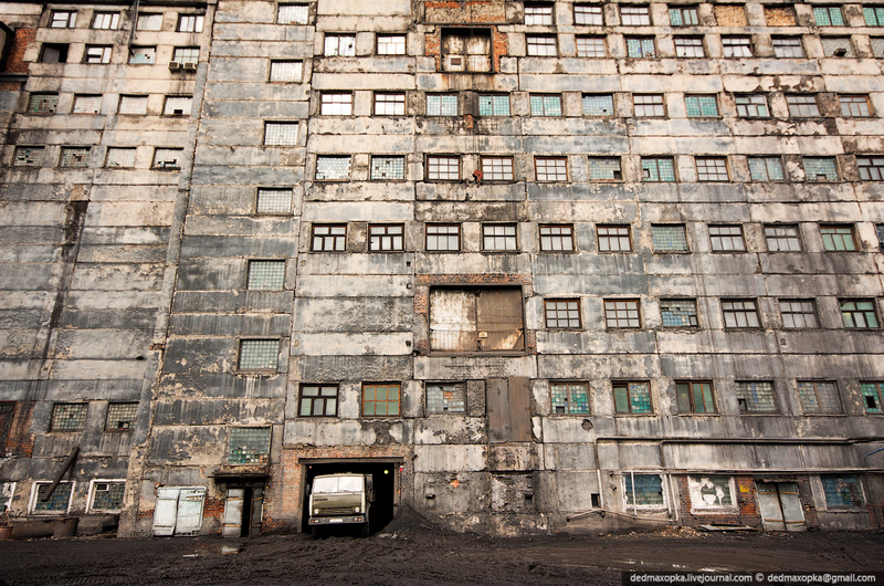 Illustration for article titled Former Soviet Mines Are Like Artificially Constructed Pits Of Hell